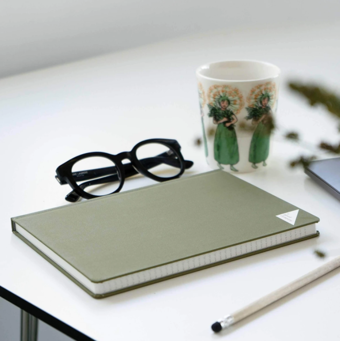 sustainable-corporate-gifts-stone-paper-notebook