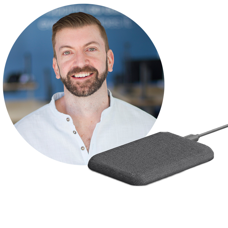 sustainable-charger-holiday-gifts